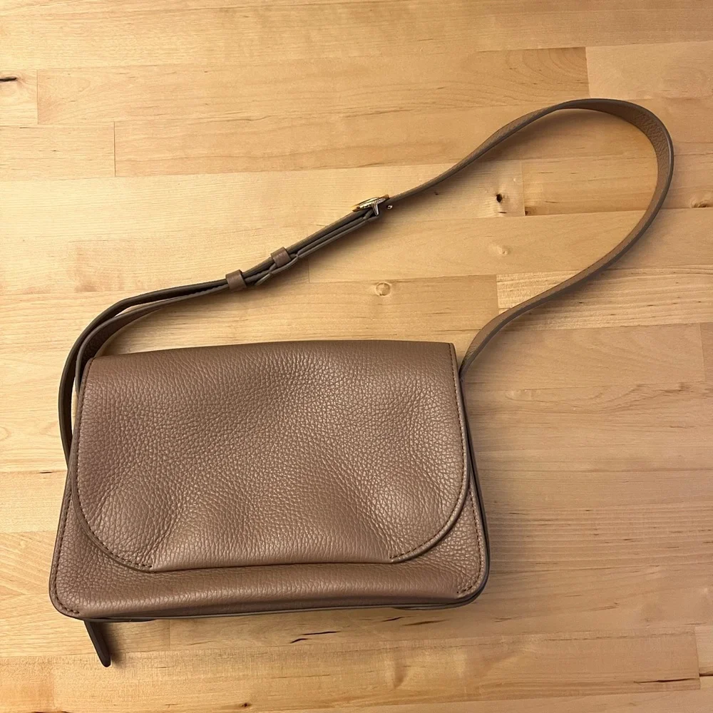Cuyana Tan Leather Shoulder Bag - Picture 3 of 12